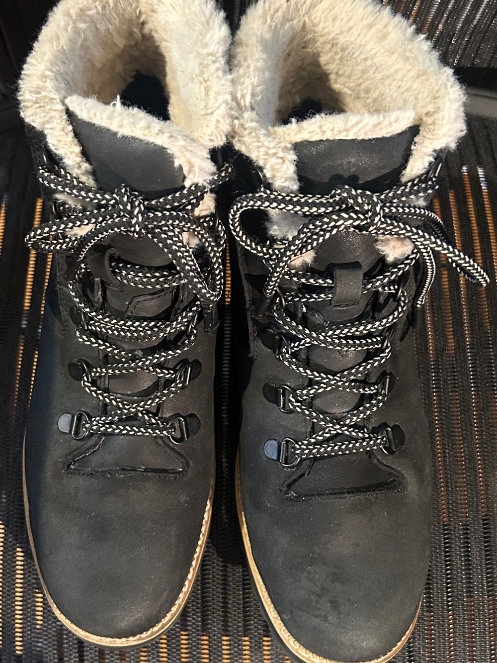 Toms Women's Black Faux-Fur Lined Lace-Up Boots